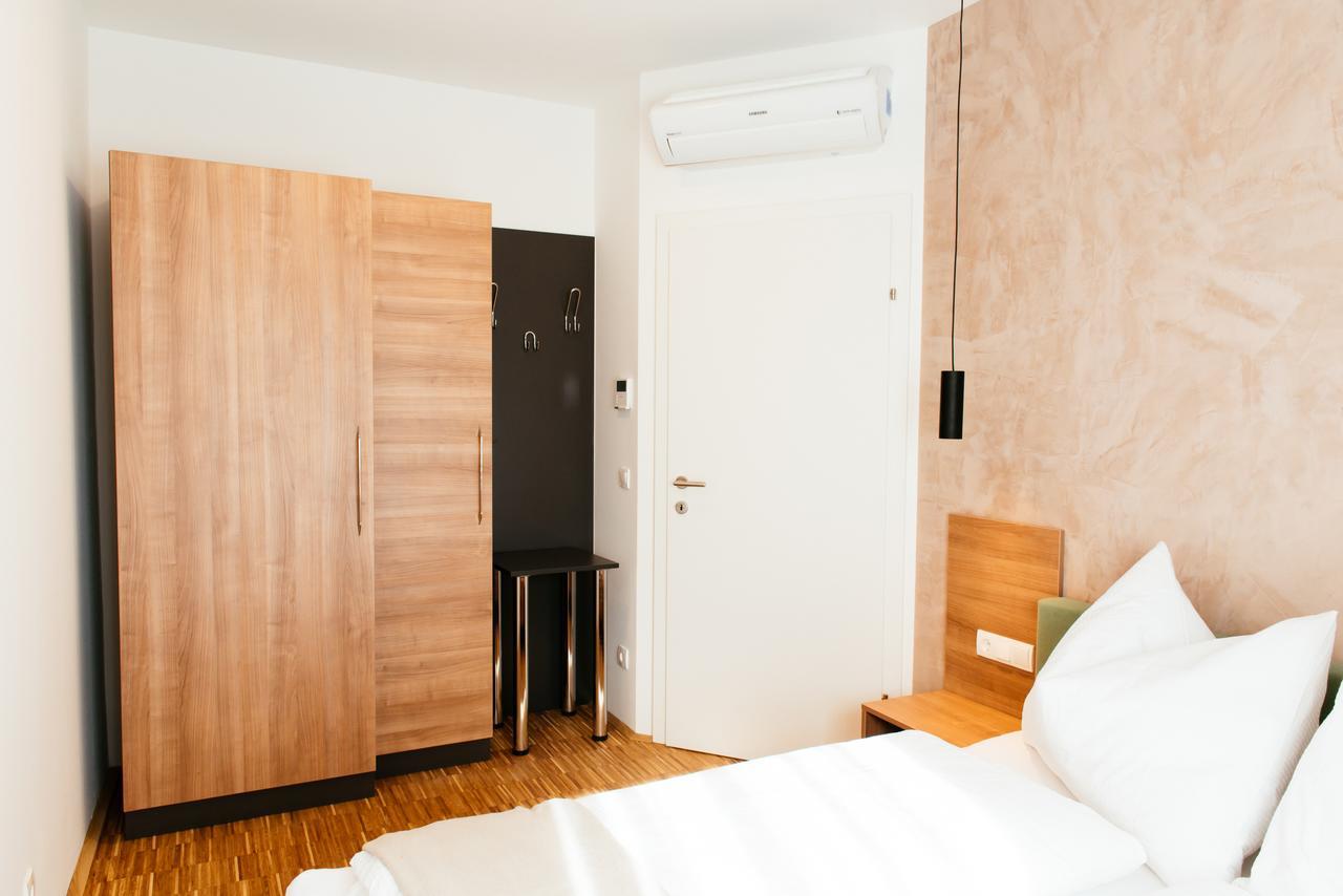 Rudersdorf Aparthotel Heuberger מראה חיצוני תמונה